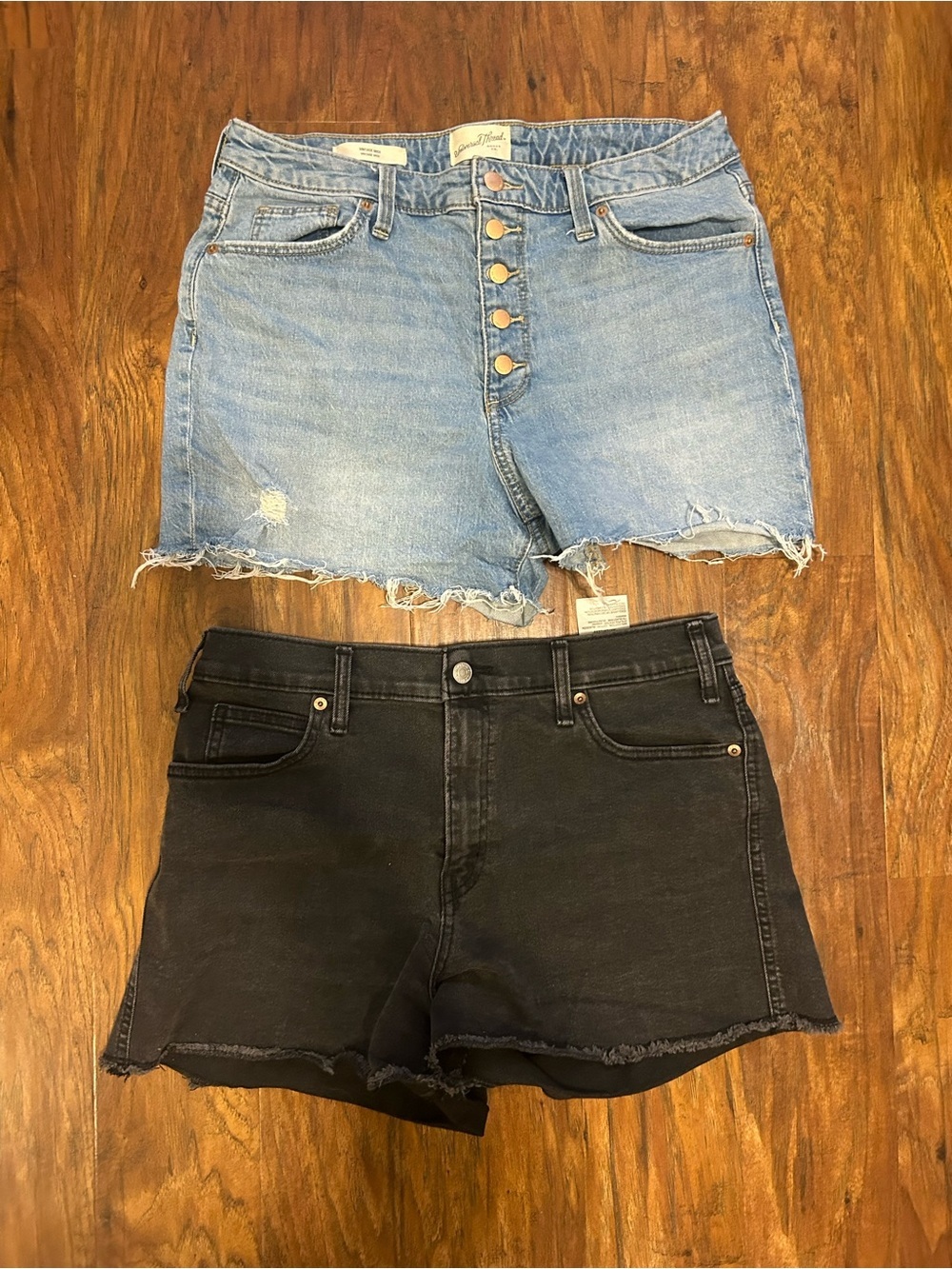 Cut-off Denim Shorts Jeans Two-Pairs of  
Levi’s Universal Thread Summer Beach